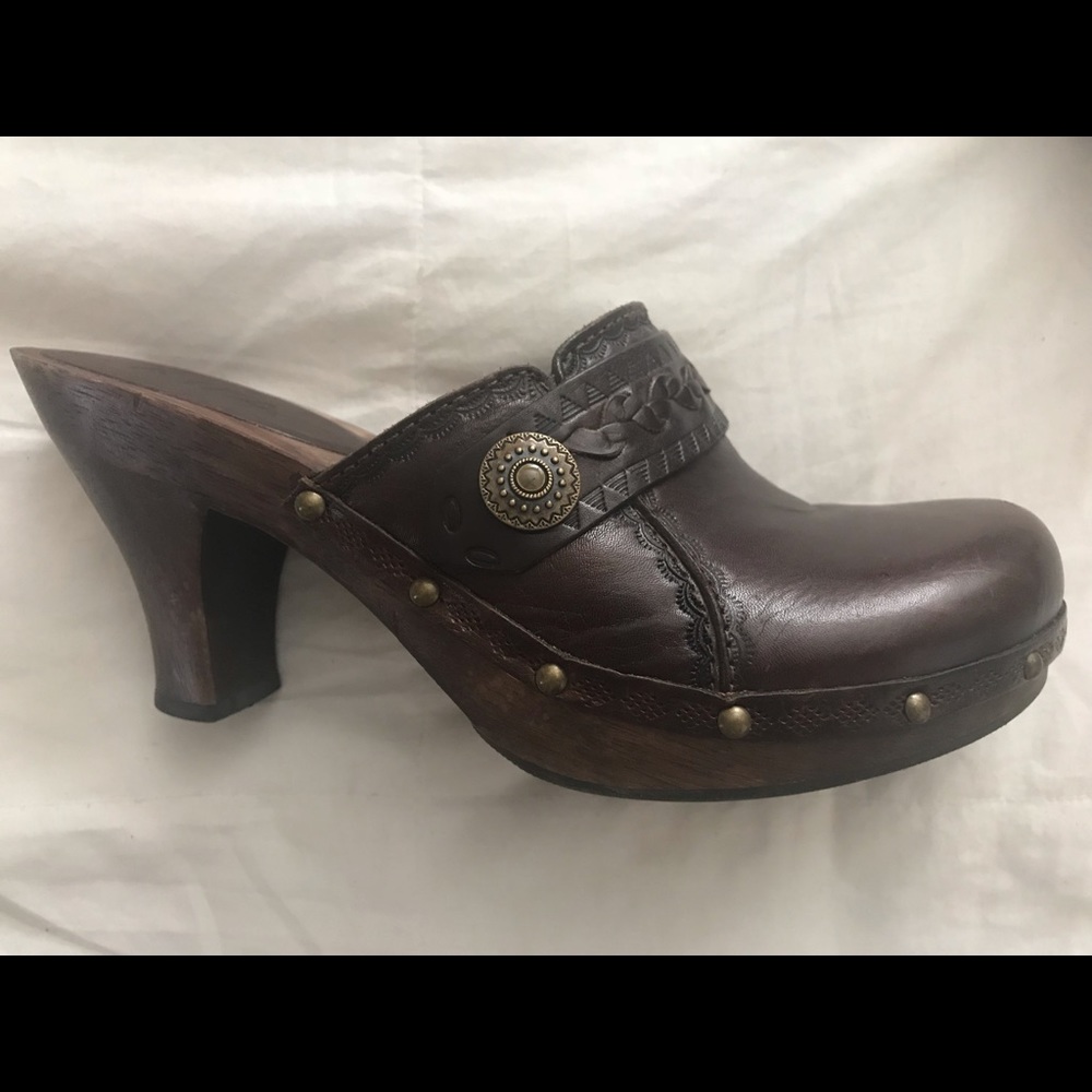Mia Brown Clogs Size 8